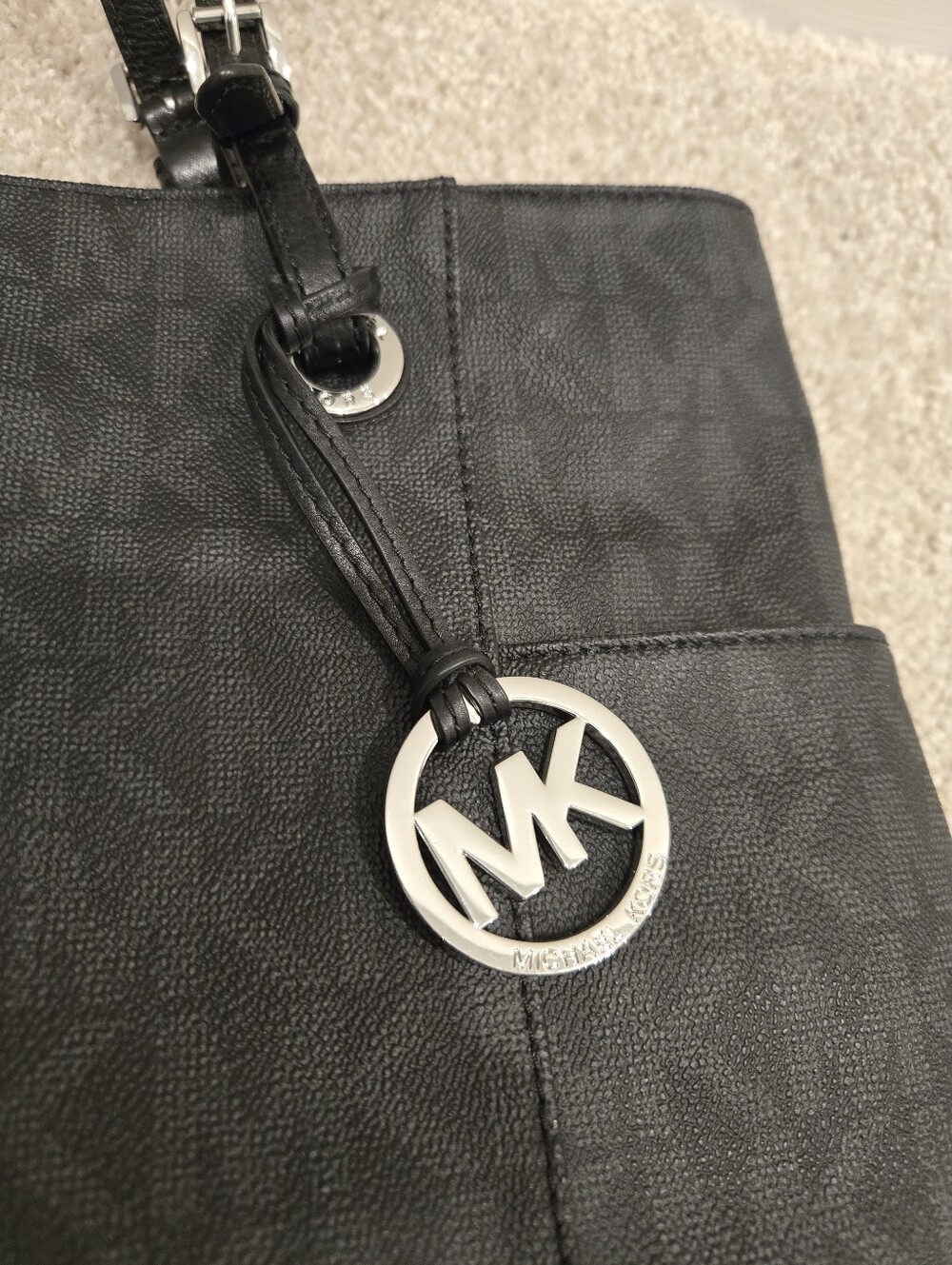 Michael Kors Jet Set Signature Tote - Picture 5 of 9